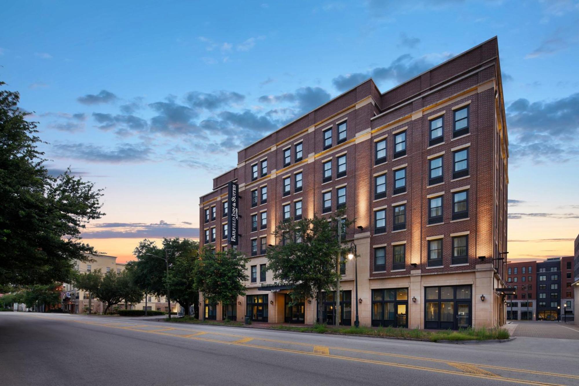 Fairfield Inn & Suites By Marriott Savannah Downtown Historic District Exterior photo